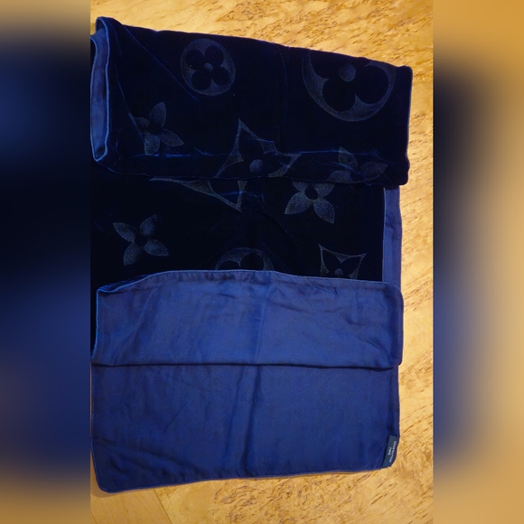 Louis Vuitton unisex silk and velvet scarf - Picture 11 of 11
